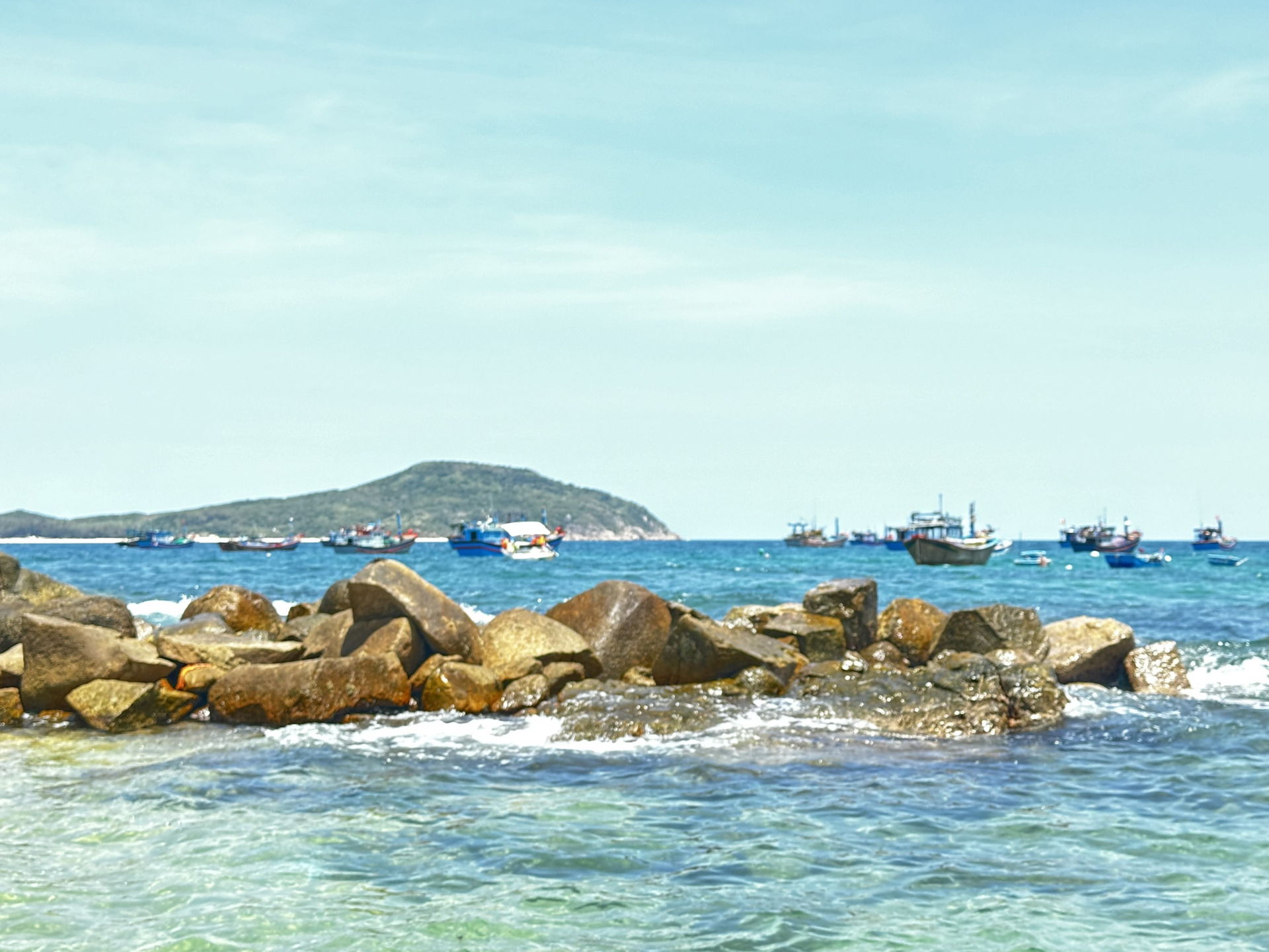 Biển đảo Phú Yên - nước xanh mây trắng gọi mời