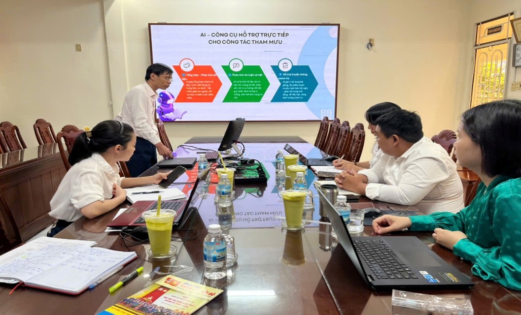 Tổ chức sinh hoạt chuyên đề “Đảng viên tiên phong học tập kỹ năng số và chuyển đổi số”