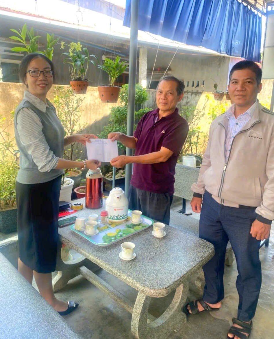 Thường trực HĐND phường Xuân Đài thăm, chúc Tết nguyên lãnh đạo HĐND phường qua các thời kỳ và đại biểu HĐND phường có hoàn cảnh khó khăn