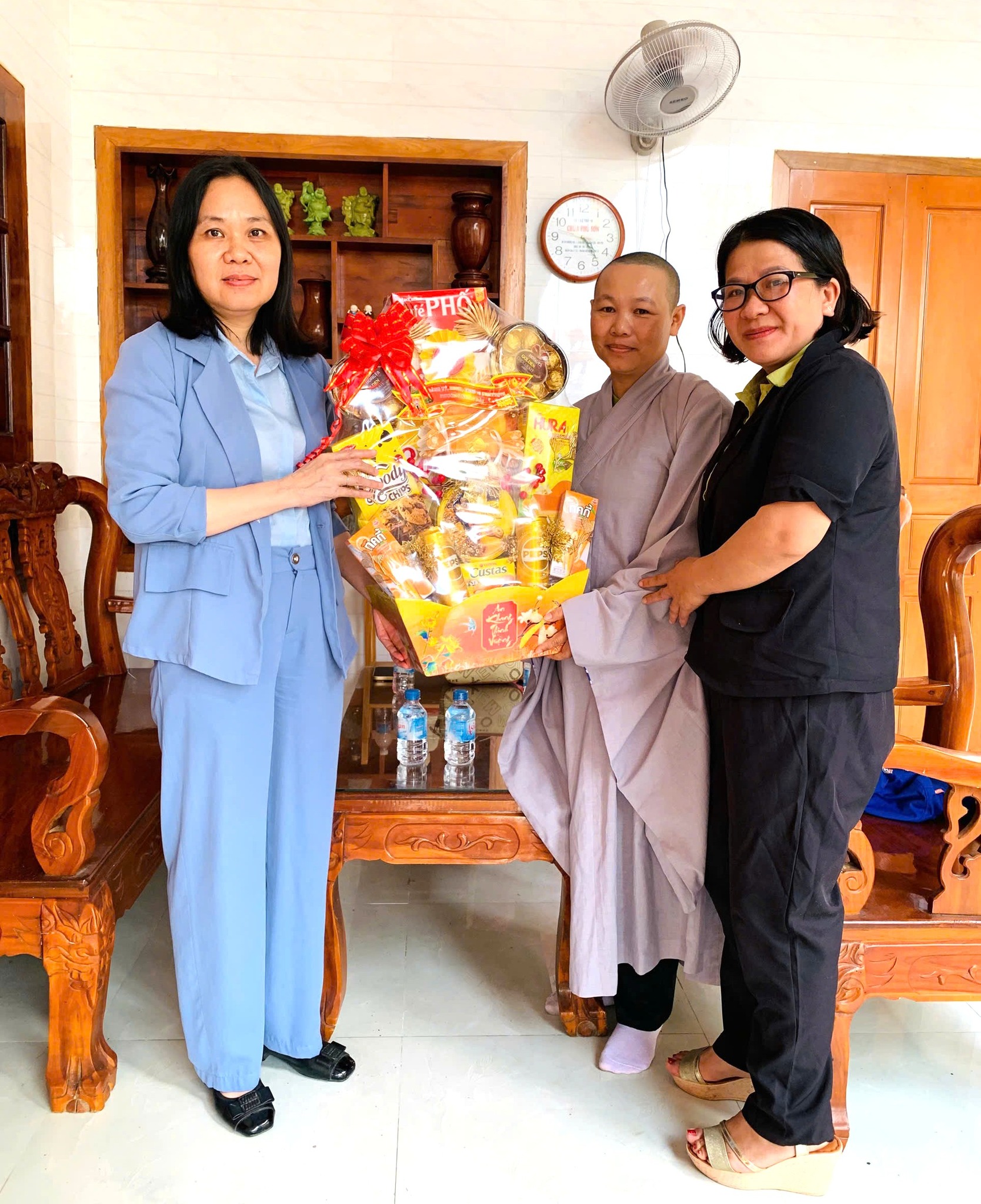 Lãnh đạo phường thăm, chúc tết các cơ sở tôn giáo, gia đình chính sách nhân dịp Tết Nguyên đán Bính Ngọ năm 2026